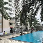Lodgiin Apartement Mutiara Bekasi